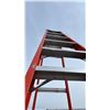 Image 5 : LOUISVILLE 12' ALUMINUM STEP LADDER (SOME DAMAGE ON STEPS & STABILITY RUNGS)