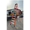 Image 2 : STURDY EXTRA HEAVY DUTY 10' FIBERGLASS STEP LADDER (SOME DAMAGE ON STABILITY RUNGS)