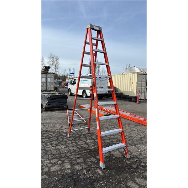 LOUISVILLE 10' ALUMINUM STEP LADDER
