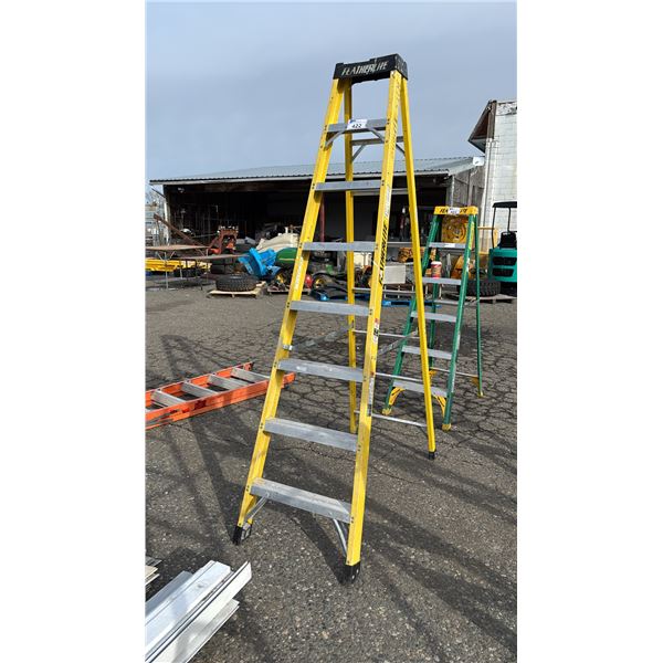 FEATHERLITE 8' FIBERGLASS STEP LADDER