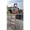 Image 2 : LITE 8' FIBERGLASS STEP LADDER