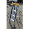 Image 2 : FEATHERLITE 4' FIBERGLASS STEP LADDER