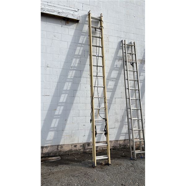 FEATHERLITE 28' FIBERGLASS EXTENSION LADDER