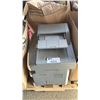 Image 2 : PALLET OF ASSORTED GOODS: STANLEY VACUUM, LASER PRINTER, COMPUTER MONITORS & MORE *MUST TAKE ALL