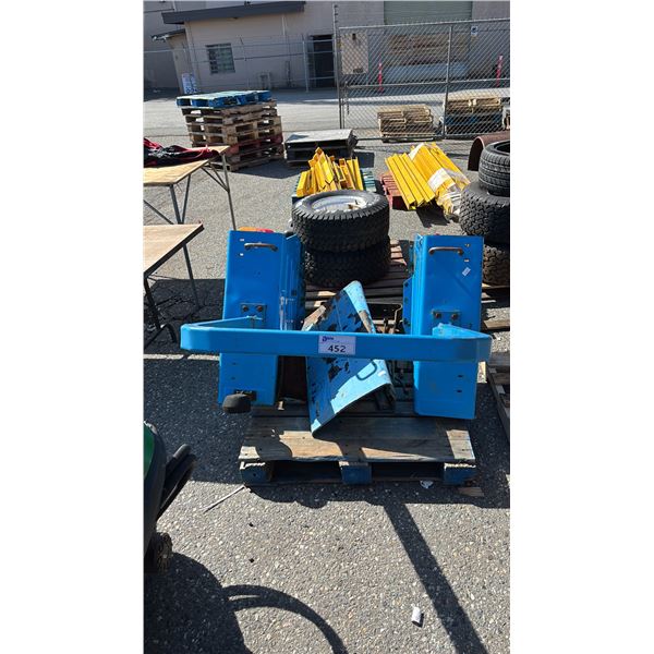 PALLET OF ASSORTED VINTAGE METAL TRACTOR PARTS