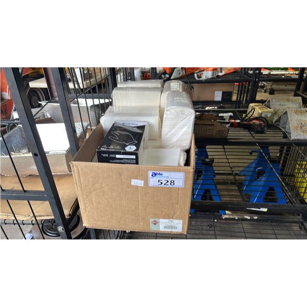 BOX OF PAPER TOWEL & BOX OF FLEETRITE INDUSTRIAL NITRILE GLOVES SIZE L