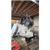 Image 6 : BLACK & DECKER PROFESSIONAL MITER SAW & ASSORTED SAW BLADES