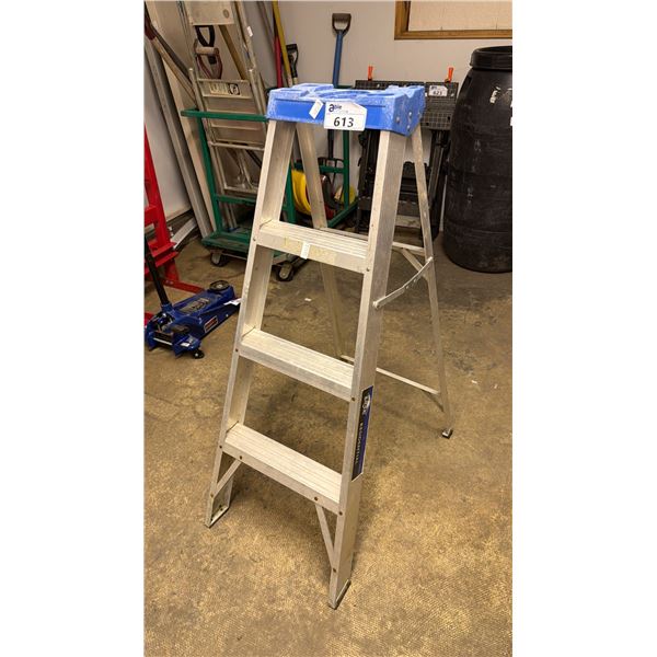 EAGLE 4' ALUMINUM STEP LADDER
