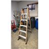 Image 1 : HUSKY 6' WOOD STEP LADDER