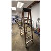 Image 2 : HUSKY 6' WOOD STEP LADDER