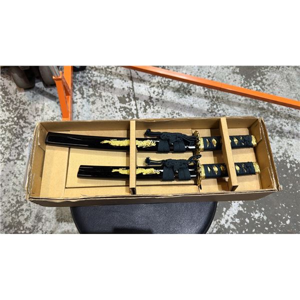 BOX OF 2 SAMURAI DAGGERS