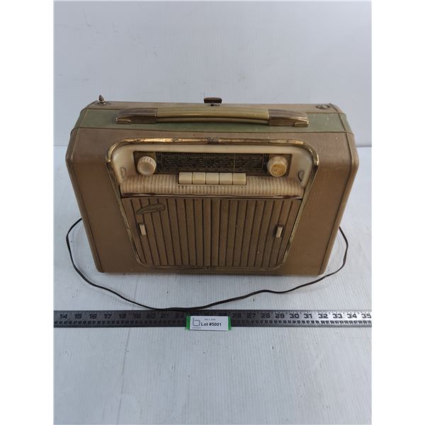 1950's Metz Portable German Radio - Power Detected - PICK UP