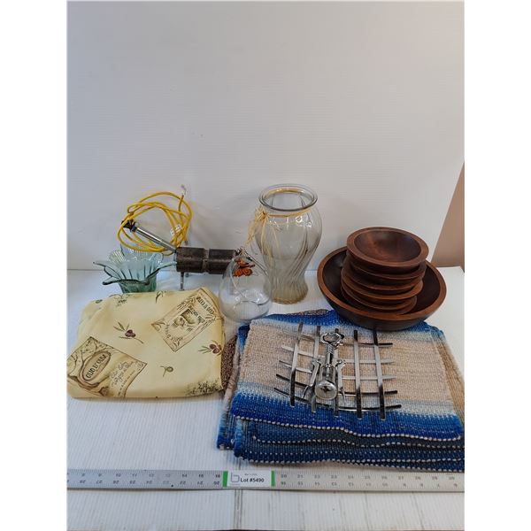 Assorted Kitchen- Wooden Salad Bowls, Place Mats, Table Cloth, Decor