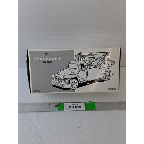 1955 Diamond-T Model Tow Truck 1:34 Scale, Appears NIB