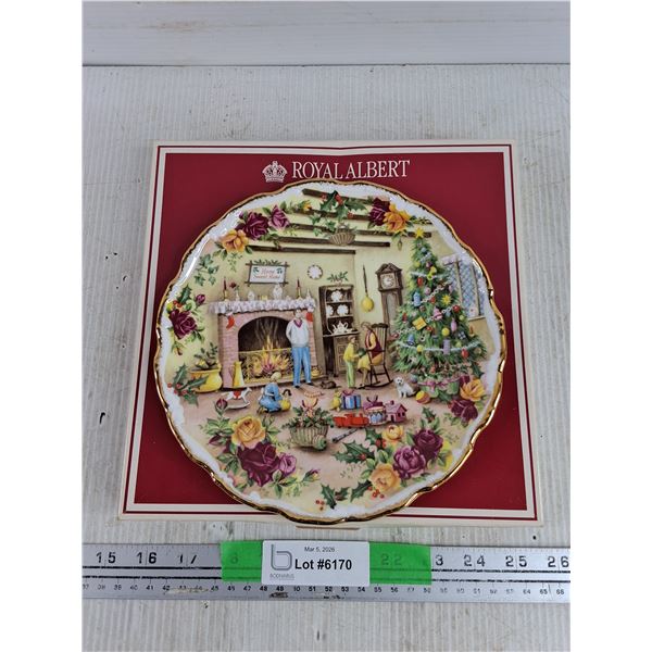 Royal Albert Christmas Warmth Bone China England Decorative Plate