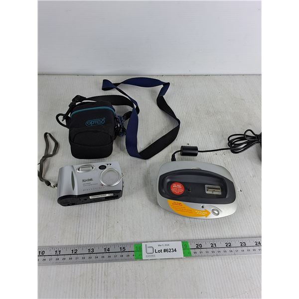 Kodak Digital Camera with Case & Camera Dock- Untested