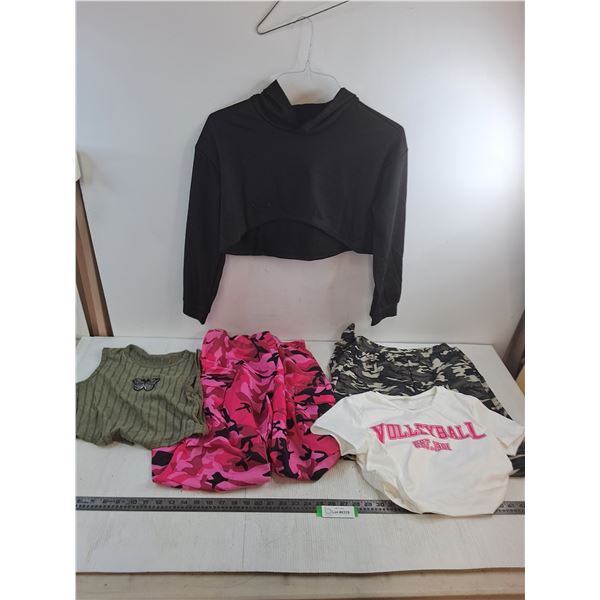 (5) Girls Clothing (Midriff Hoodie & Shirt, Camo Pants, Sweater Vest) Sizes Approx Medium