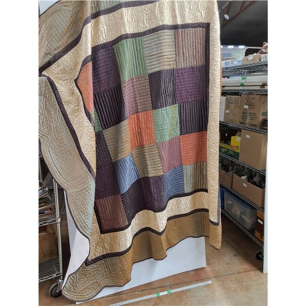 Bed Spread 83" x 83" w/Pillow Cases 29" x 24"