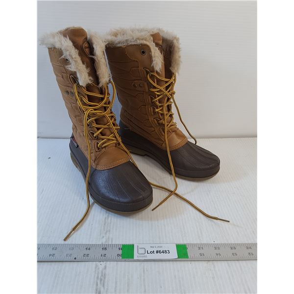 Women's Winter Boots (Size 6)