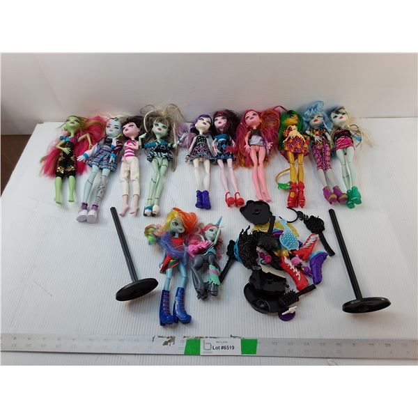 Monster High Dolls Up to 11", (2) Stands & Accessories