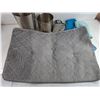 Image 6 : (2) Ice Buckets, (9) Microfiber Cloths, Bathroom Mat 27" x 19"