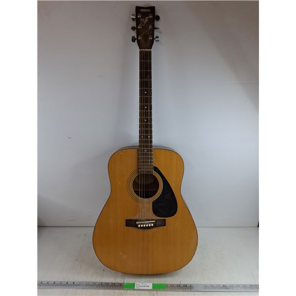 Yamaha F210 Guitar 41" x 16" x 5" , PICKUP ONLY