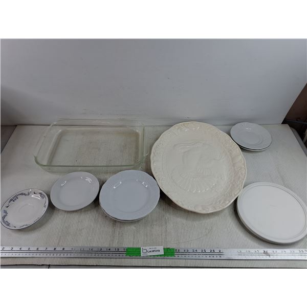 PYREX Baking Pan 17" x 11" x 2", Ceramic Serving Platter, Dining Plates & LED Light Fixture - As Is