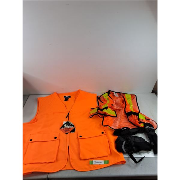 Mossy Oak Blaze Cover Vest - Size 2/3XL, Golf Club Socks, McCordick Reflective Vest - Size S