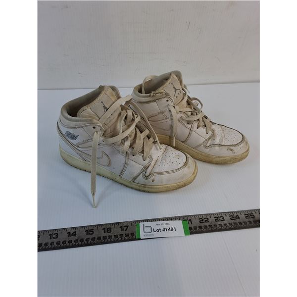 Air Jordan Shoes - Size 5.5 Youth
