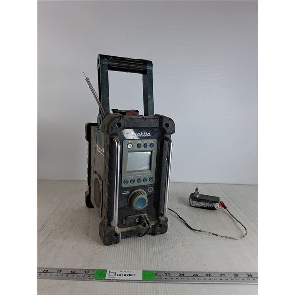 Makita Shop Radio (powers on, as is)