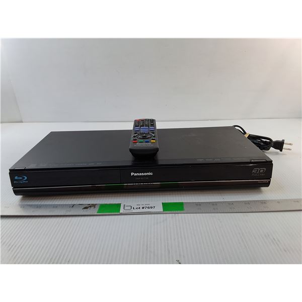 Panasonic Blu Ray Player & Remote- Powers On