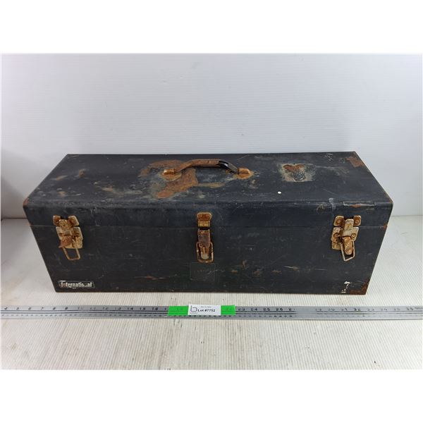 Vintage International Metal Tool Box w/ Caddy 26" x 9" x 9", PICK UP ONLY