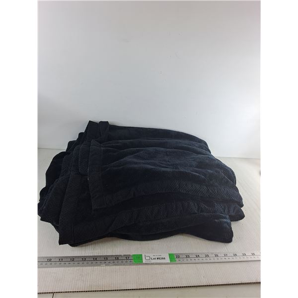 Hometrends Black ( with some colouring)Polyester Blanket 91"x90"