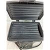 Image 3 : Hamilton Beach Electric Grill - Powers On, As Is