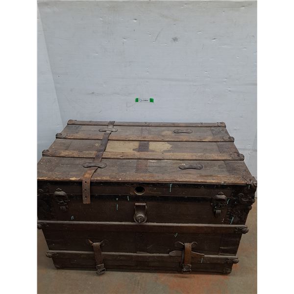 *Vintage Steamer Trunk. Cannot Ship