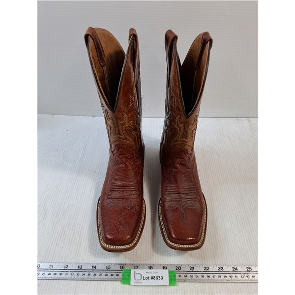 Pair of Circle G Made in Mexico Mens Cowboy Boots, Size 8.5