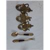 Image 5 : Brass Owl, (3) SIlk Flowers, Trinket Boxes