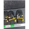 Image 3 : (4) Companion Gear Pet Boots - Size M
