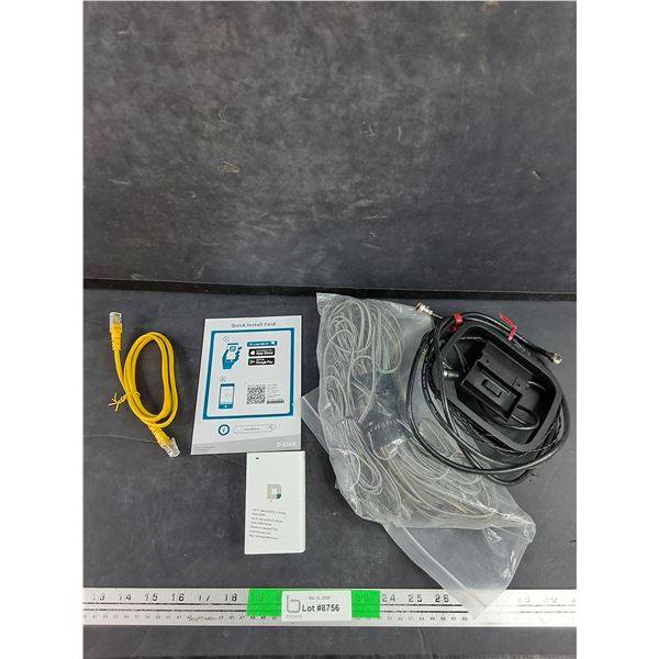 DLink DAP 1520 WiFi Range Extender w/Cables - As Is
