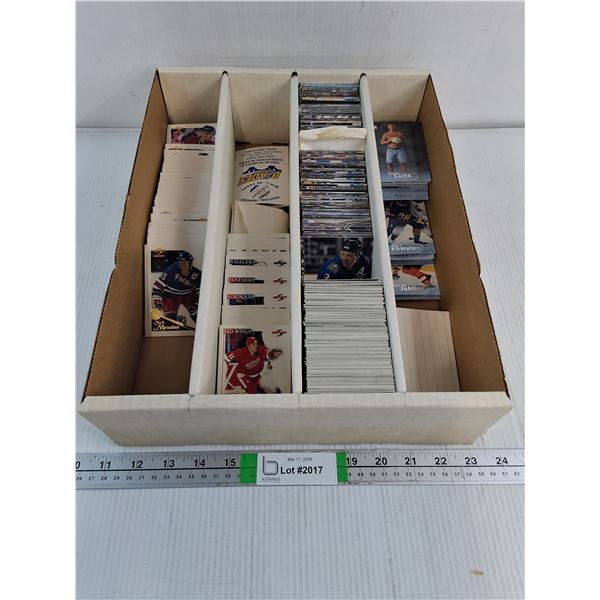 Box of Assorted Hockey Cards 1995-96-Cannot Authenticate