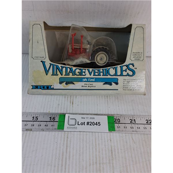 (NIB) 1:43 Vintage Vehicles-981 Ford