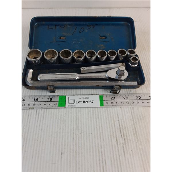 (13) Piece Socket Set in Metal Case