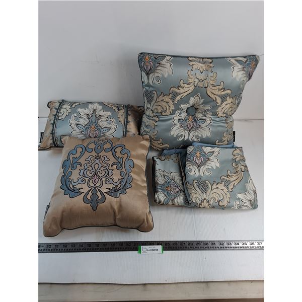 (3) Whole Home Beige/Gray  "Medallion Pattern" Throw Pillows & 2 Pillow Shams