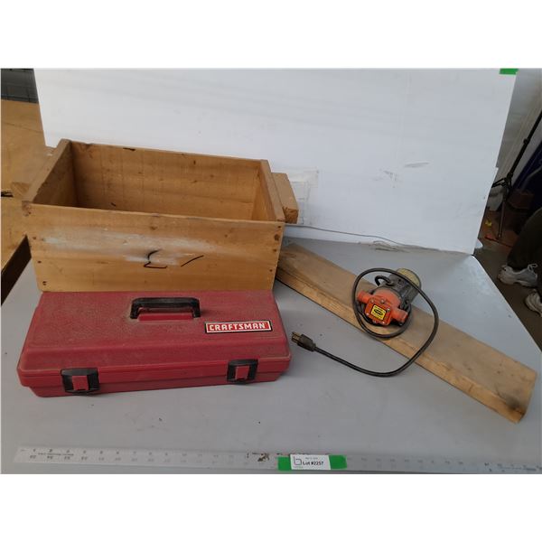 Flotec Submersible Pump- Powers On, Plastic Tool Box & Wooden BC Pears Box 22.75" x 12.25" x 9"- Can