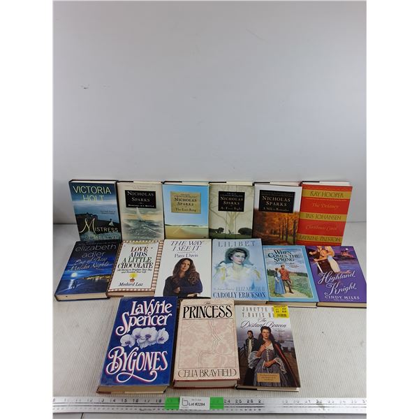 Books - Celia Brayfield, Nicholas Sparks, Kay Hooper
