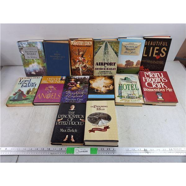Books - Mary Higgins Clark, Nicholas Sparks, Victoria Holt