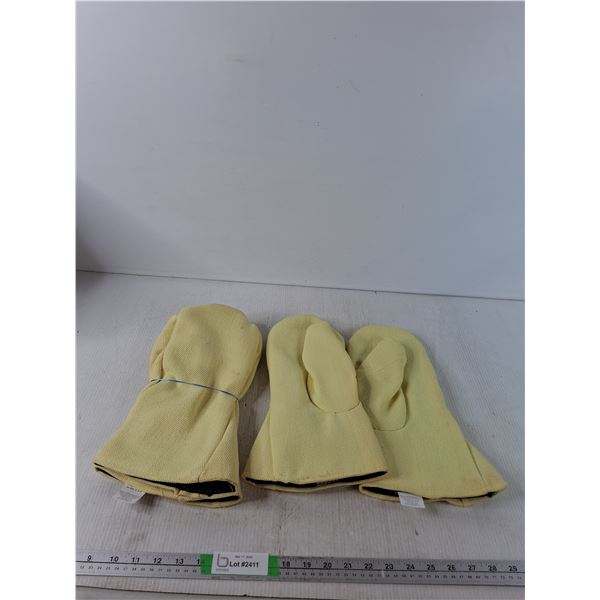 (2) Kevlar High-Heat Industrial Work Mittens