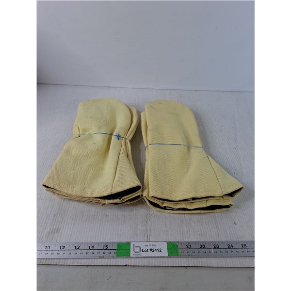 (2) Kevlar High-Heat Industrial Work Mittens