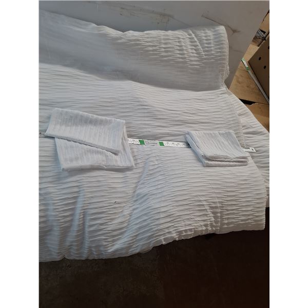 Calvin Klein Queen Comforter Sham Set (sharpie stains,as is) - PICK UP