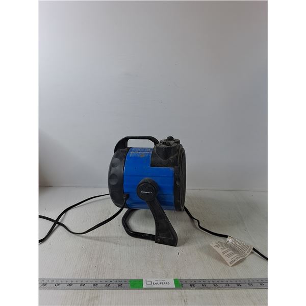 Mastercraft Barrel Ceramic Space Heater ( powers on, as is)
